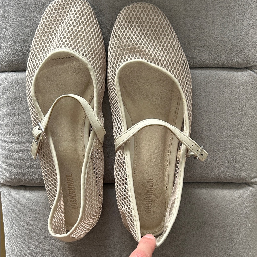 Cushionaire Women's Cream Mesh Flats
